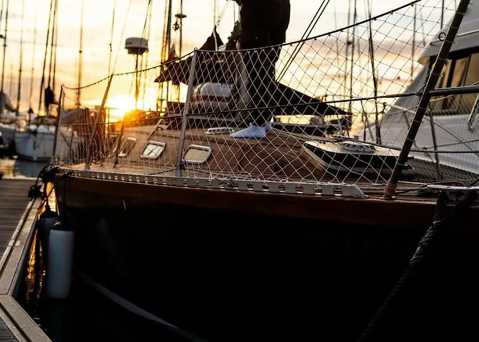 The Captains Locker - 30Ft Yacht