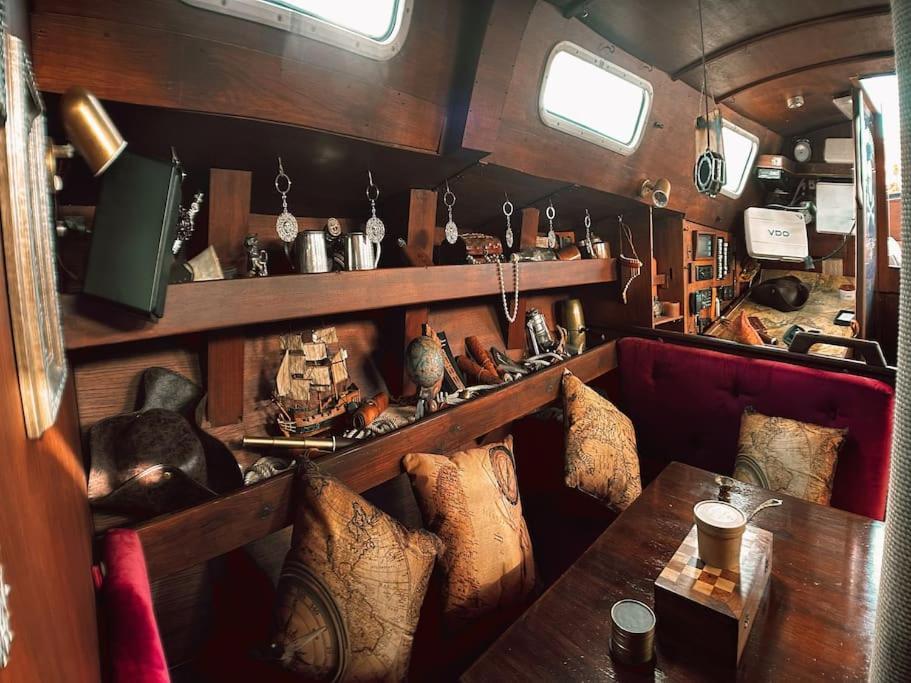 The Captains Locker - 30ft Yacht Botel