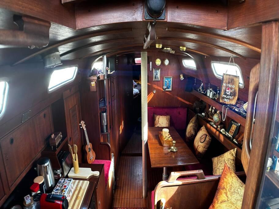 The Captains Locker - 30ft Yacht