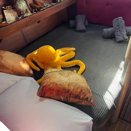 The Captains Locker - 30Ft Yacht San Miguel de Abona Zewnętrze zdjęcie