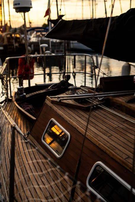 The Captains Locker - 30ft Yacht Botel *
