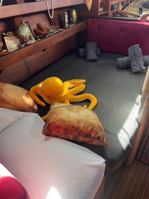Botel The Captains Locker - 30ft Yacht