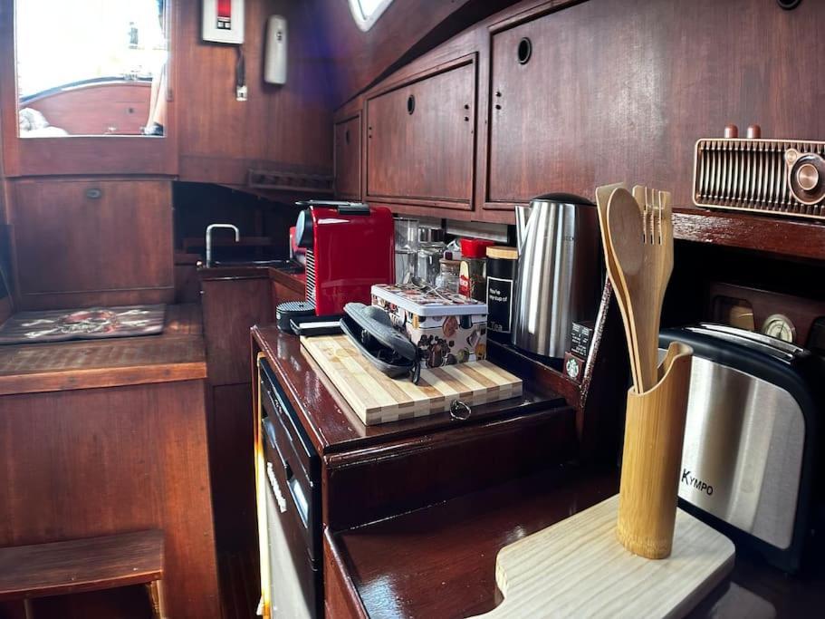 The Captains Locker - 30ft Yacht Botel