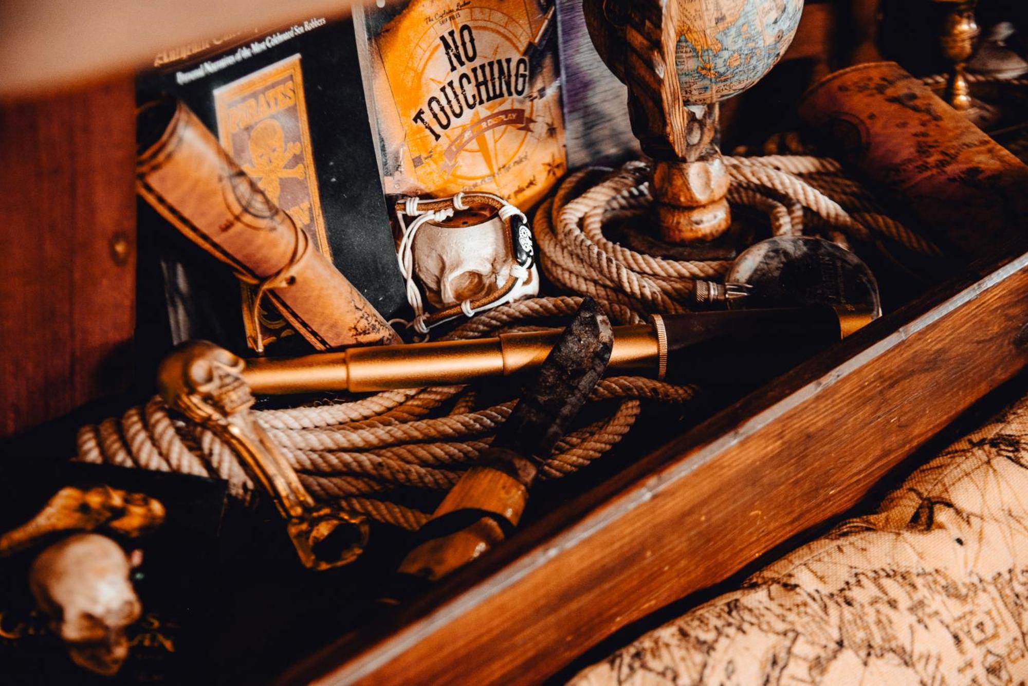 The Captains Locker - 30ft Yacht Botel