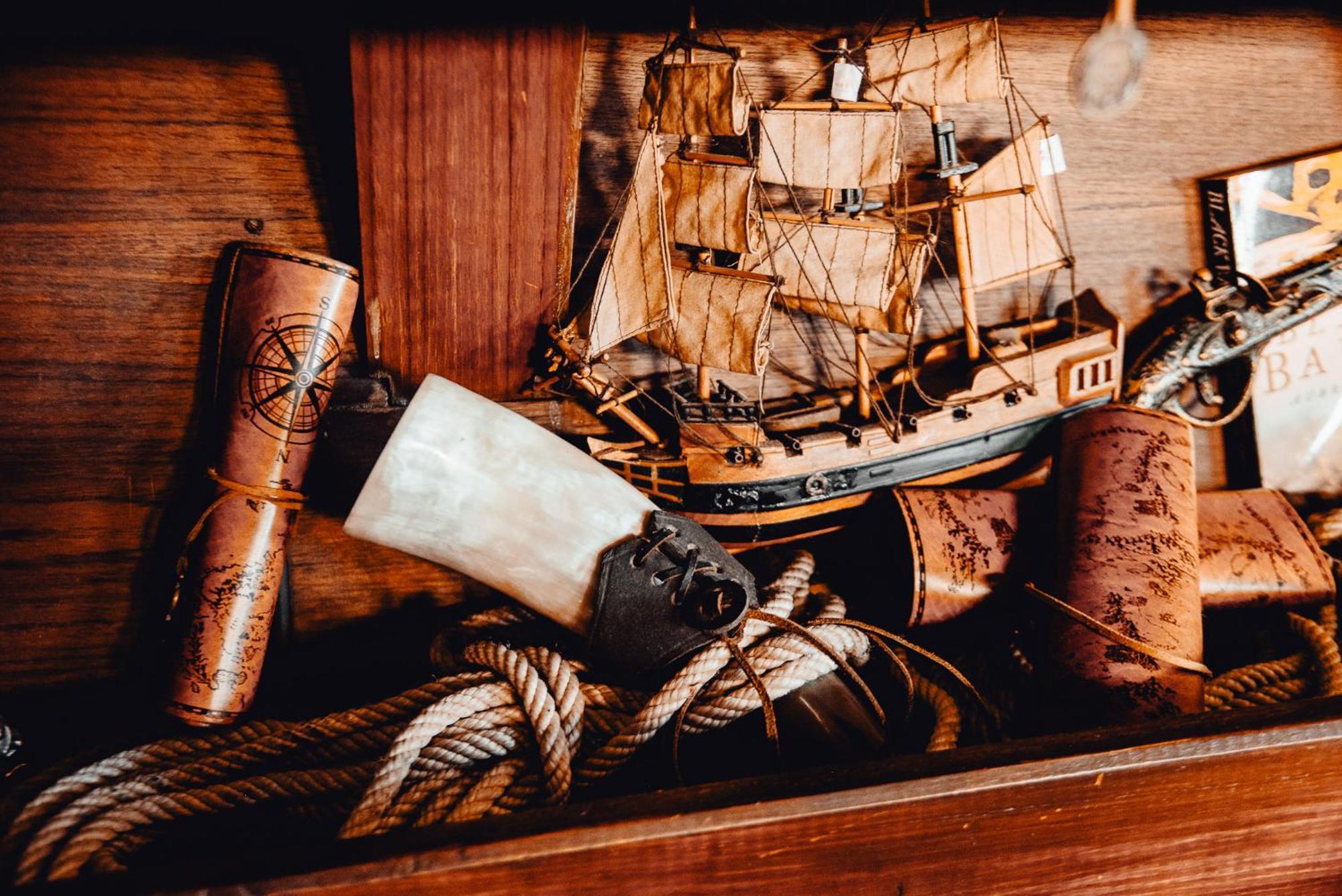 Botel The Captains Locker - 30ft Yacht