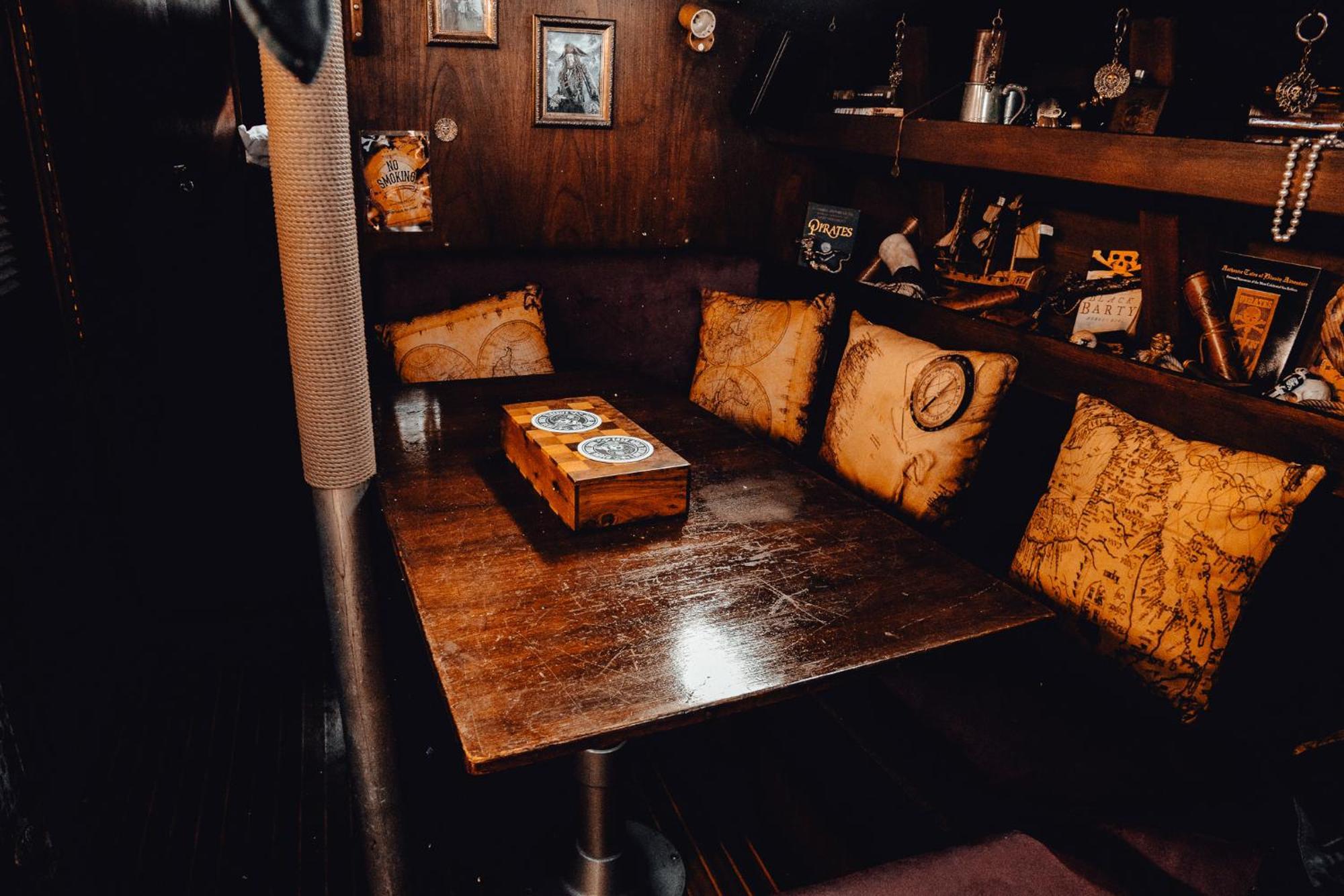 The Captains Locker - 30ft Yacht Botel *