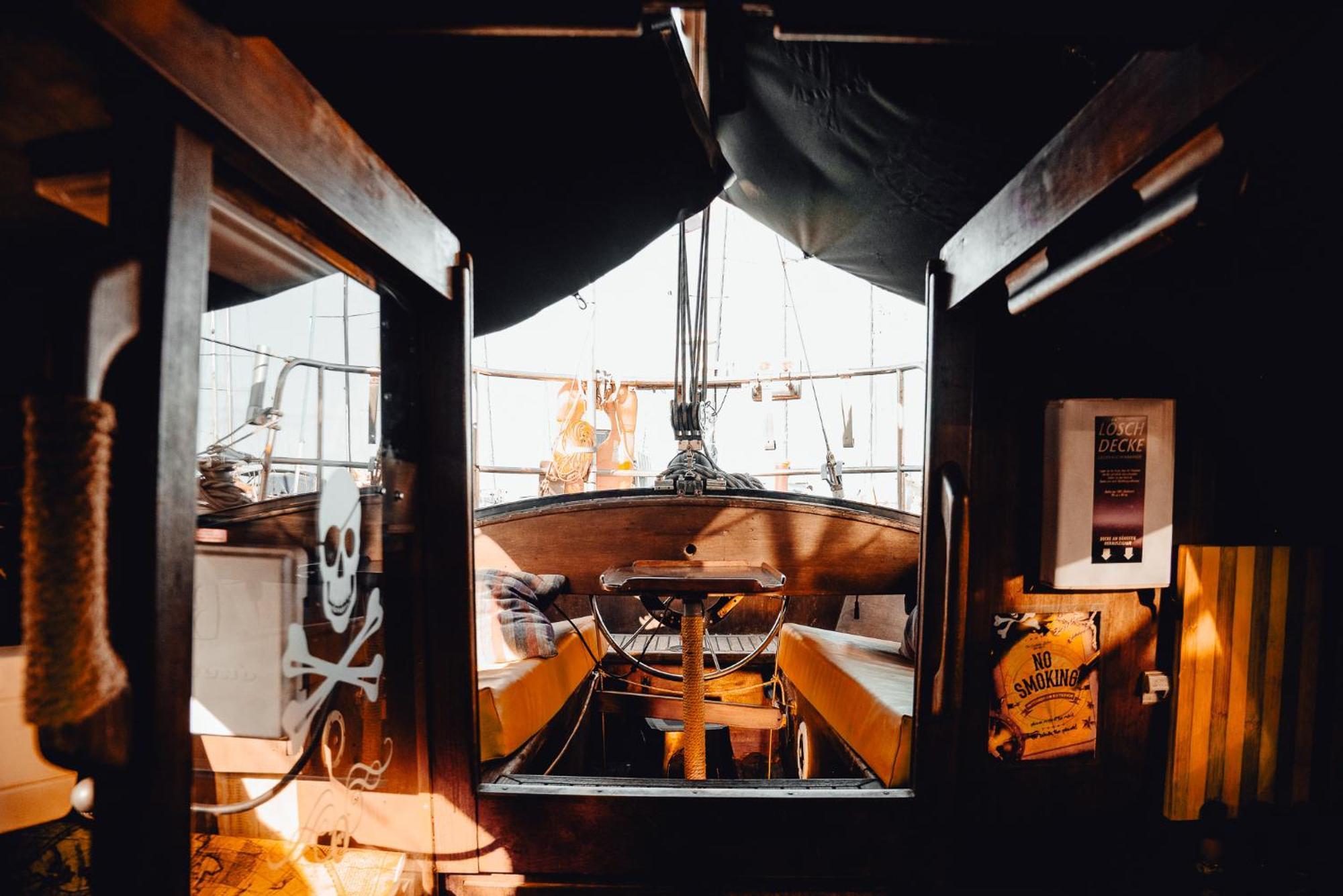 Botel The Captains Locker - 30ft Yacht *